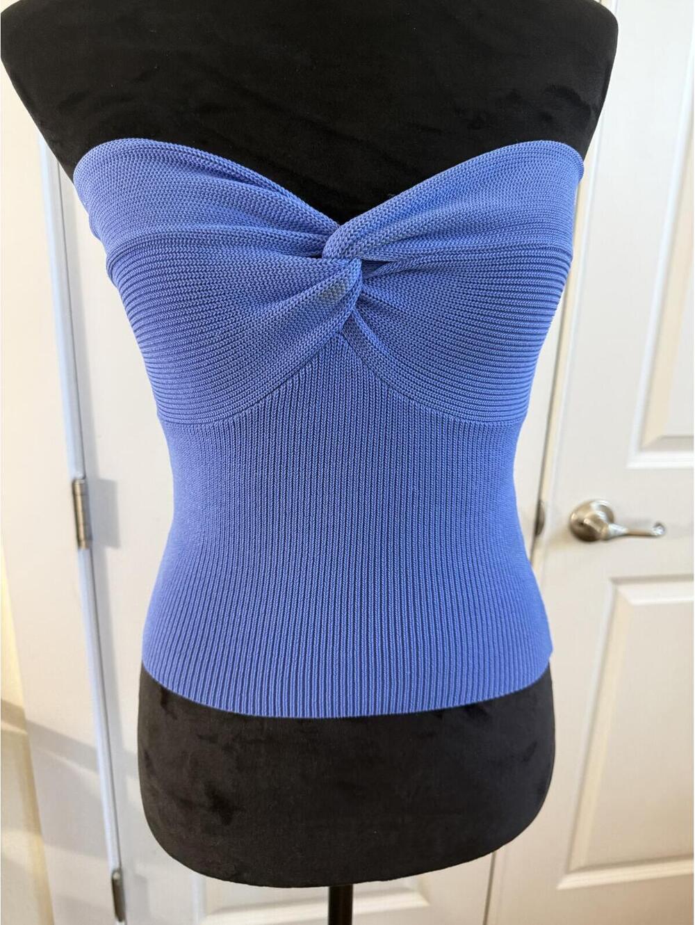 The Olivaceous Laken tube knot Top sz m